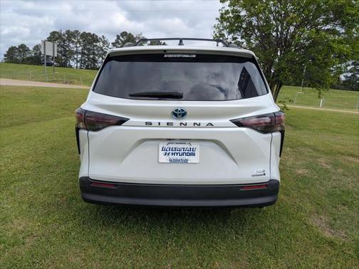 2023 Toyota Sienna XLE 8 Passenger