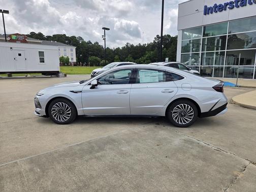 2025 Hyundai SONATA Hybrid SE