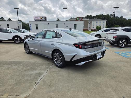 2025 Hyundai SONATA Hybrid SE