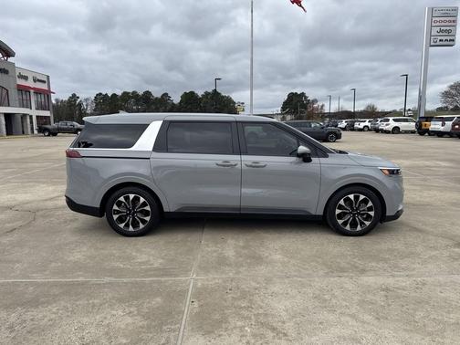 2024 Kia Carnival EX