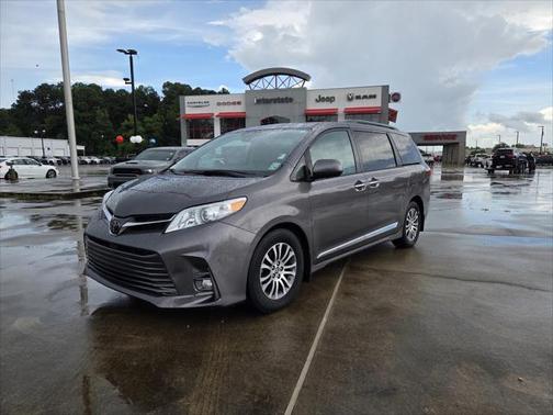 2020 Toyota Sienna XLE Premium