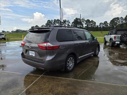 2020 Toyota Sienna XLE Premium