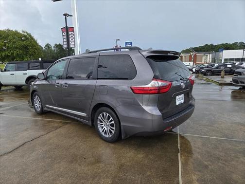 2020 Toyota Sienna XLE Premium