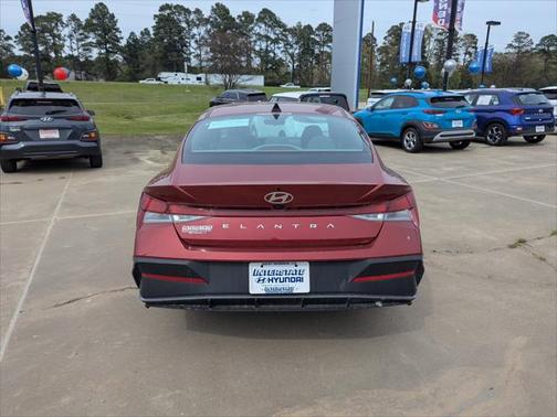 2024 Hyundai ELANTRA SE