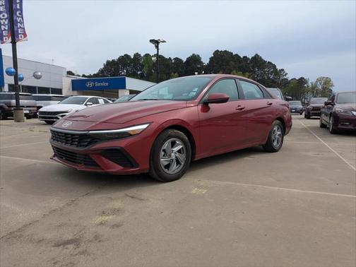 2024 Hyundai ELANTRA SE