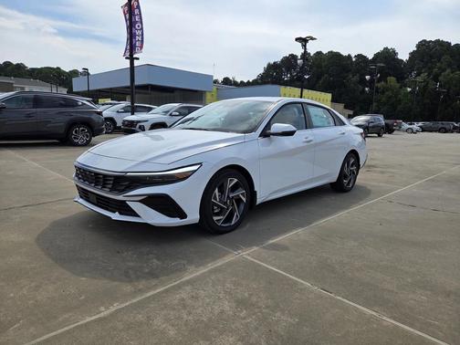 2025 Hyundai ELANTRA Limited