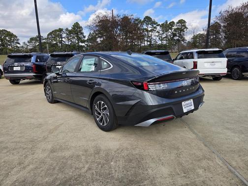 2026 Hyundai SONATA Hybrid Base