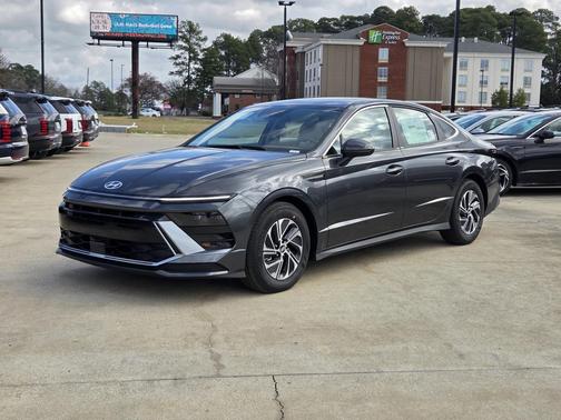 2026 Hyundai SONATA Hybrid Base