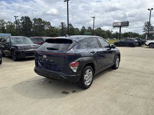 2025 Hyundai KONA SE