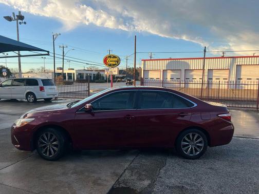 2016 Toyota Camry XLE