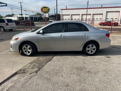 2011 Toyota Corolla LE
