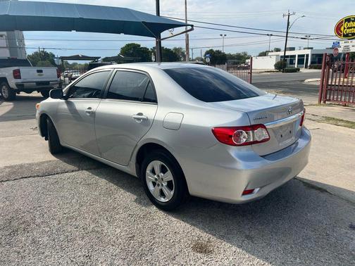 2011 Toyota Corolla LE