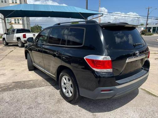 2011 Toyota Highlander SE