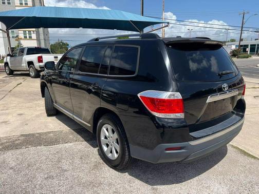 2011 Toyota Highlander SE