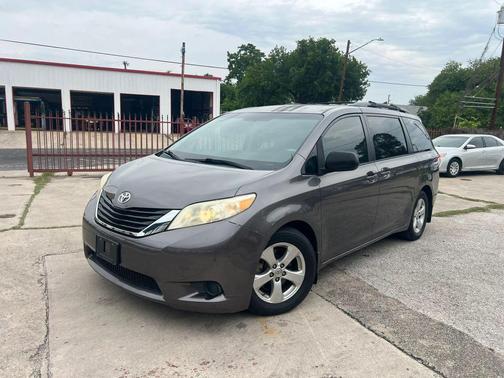 Predawn Gray Mica 2014 Toyota Sienna LE