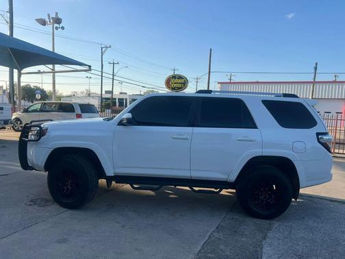 Super White 2020 Toyota 4Runner SR5
