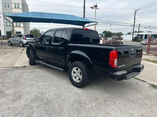 Black 2013 Nissan Frontier Desert Runner