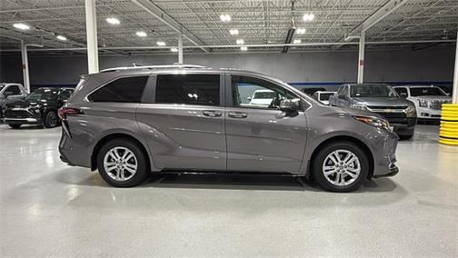 2024 Toyota Sienna Platinum 7 Passenger