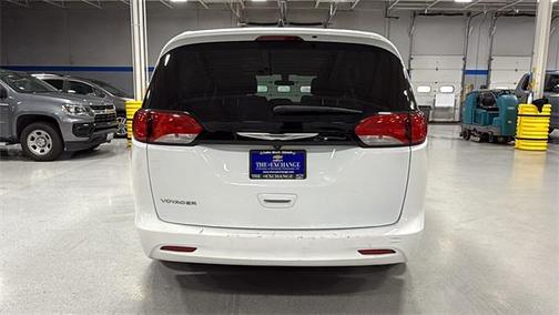 2022 Chrysler Voyager LX