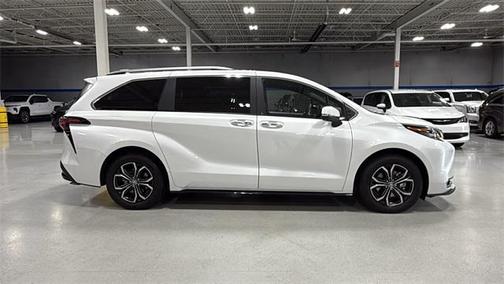 2025 Toyota Sienna Platinum 7 Passenger