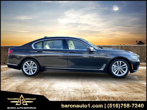 Photo 2 of 35 of 2016 BMW 750 i xDrive