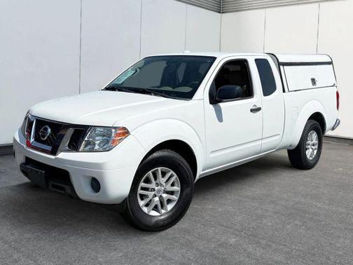 Glacier White 2016 Nissan Frontier SV-I4