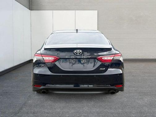 Black 2018 Toyota Camry XLE