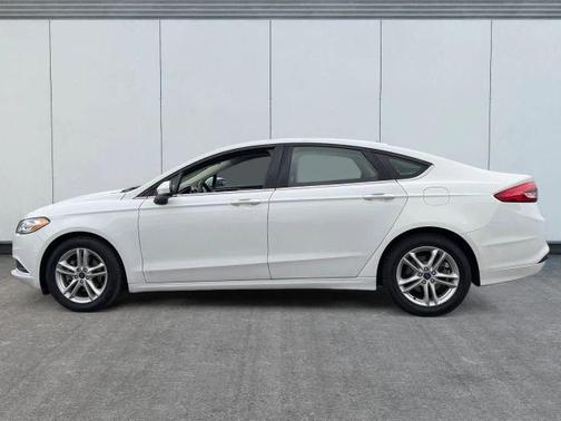 White 2018 Ford Fusion SE