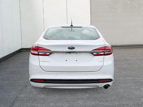 White 2018 Ford Fusion SE