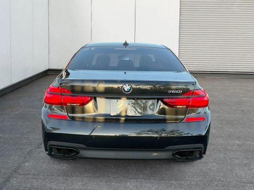 Black 2017 BMW 750 i