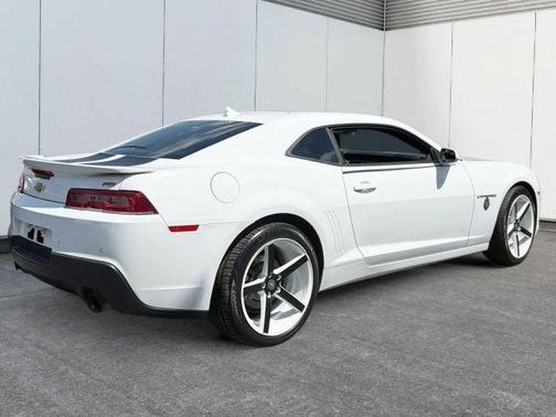 White 2015 Chevrolet Camaro 1LT
