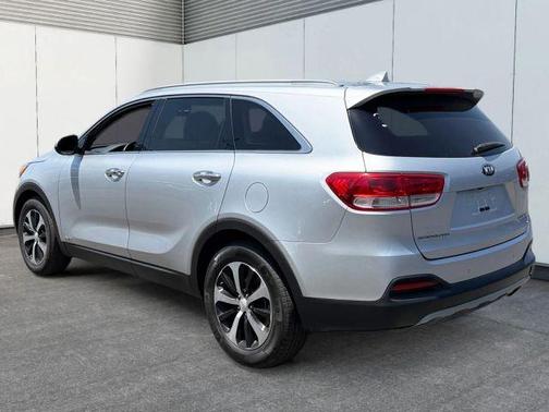 Silver 2016 Kia Sorento EX