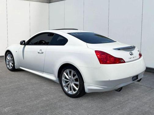 Moonlight White 2014 INFINITI Q60 Journey