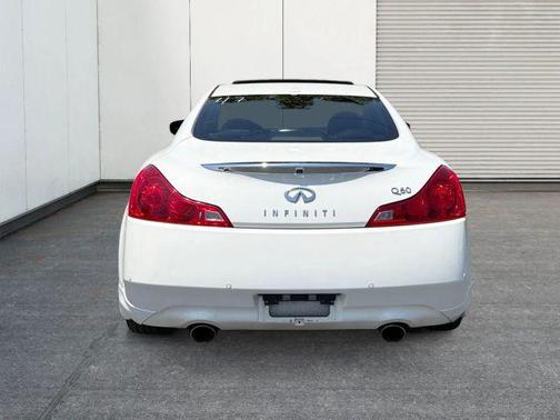 Moonlight White 2014 INFINITI Q60 Journey