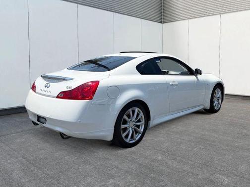 Moonlight White 2014 INFINITI Q60 Journey