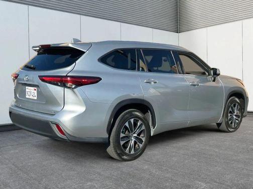 Silver 2020 Toyota Highlander XLE