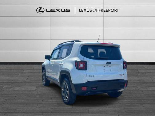 Alpine White 2017 Jeep Renegade Trailhawk