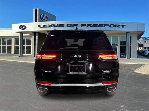 2022 Jeep Grand Cherokee Summit