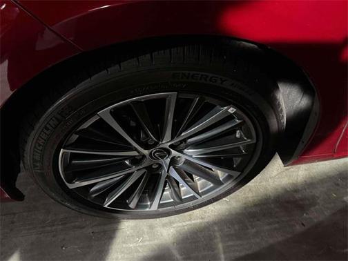 2025 Lexus ES 300h Base