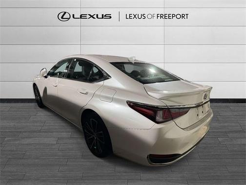 2024 Lexus ES 250 Base