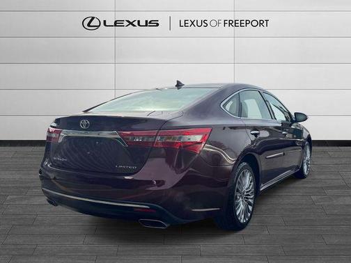 Red 2018 Toyota Avalon XLE