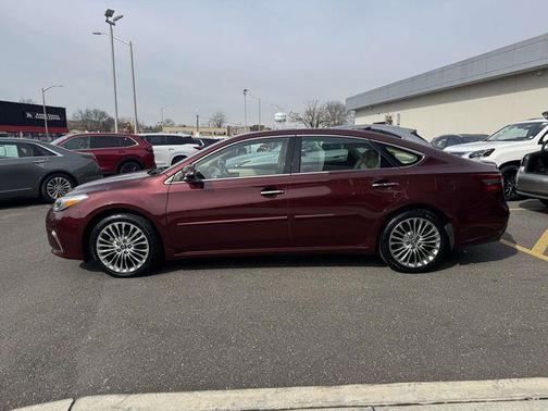 Red 2018 Toyota Avalon XLE