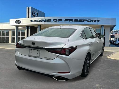 2022 Lexus ES 350 Base