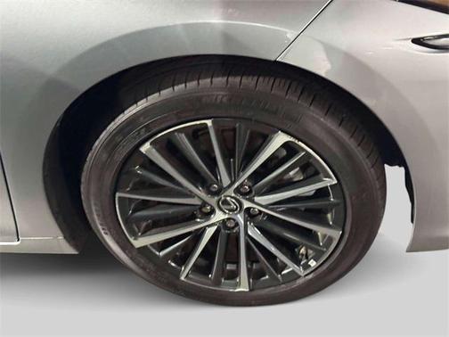 2025 Lexus ES 300h Base