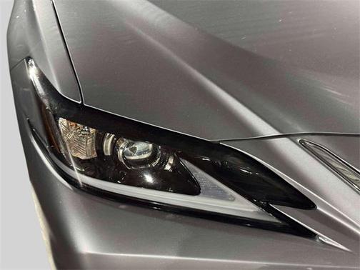 2025 Lexus ES 300h Base