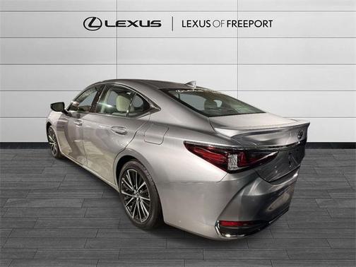 2025 Lexus ES 300h Base