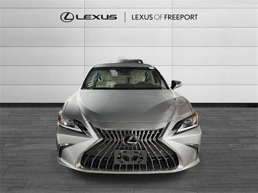 2025 Lexus ES 300h Base