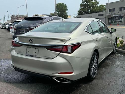 2022 Lexus ES 350 Base