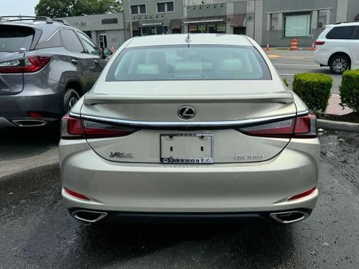 2022 Lexus ES 350 Base