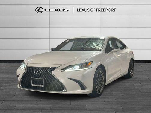Eminent White Pearl 2024 Lexus ES 300h Luxury